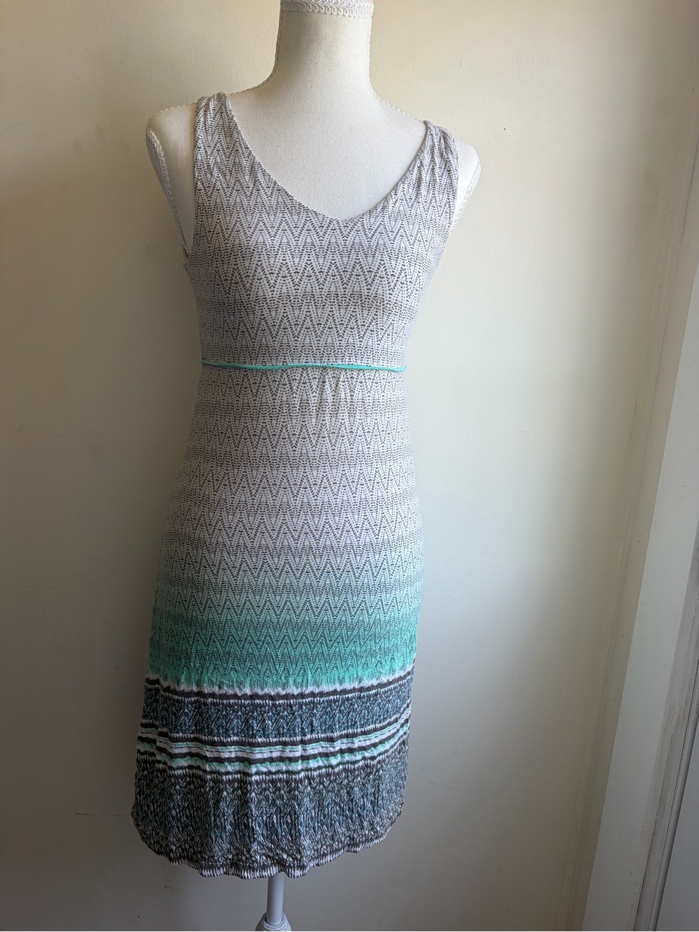 Athleta Women's Sleeveless Knit Dress Size XS Gray Mint Ombre Printed Dress